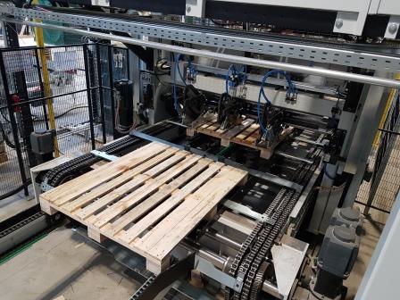 Nagelmaschine Decks auf Kl�tze Corali